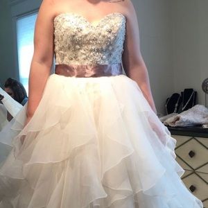 NEW, UNWORN, Mori Lee Wedding dress, size 16